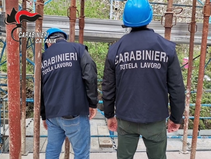 Misterbianco e Pedara, controlli dei carabinieri nei cantieri edili: due denunce