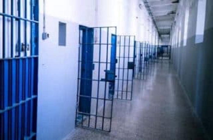 Spp, detenuto sputa sangue alla direttrice del carcere per infettarla con Aids ed Epatite
