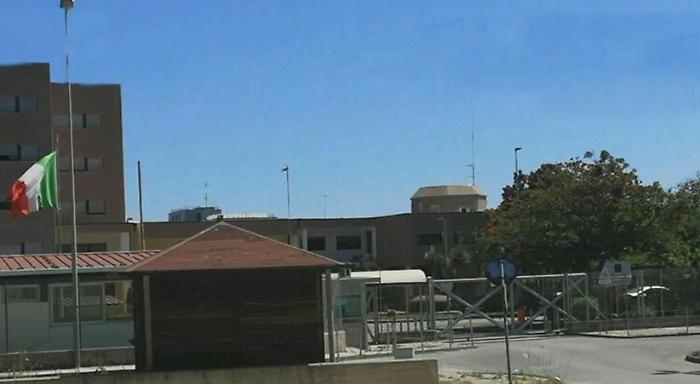 Ragazzino tenta di portare hashish ad un parente recluso nel carcere di Siracusa: fermato grazie ai cani antidroga
