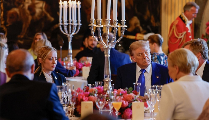 Vertice Nato, il lungo colloquio Meloni-Trump a tavola: cosa si sono detti