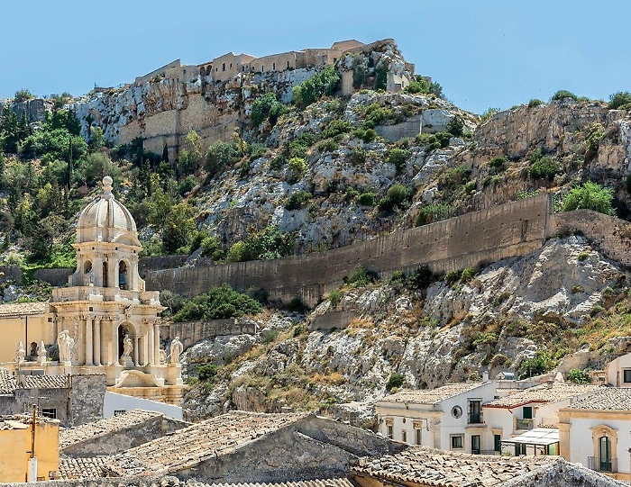 Scicli, consegnati i lavori di messa in sicurezza della collina Croce