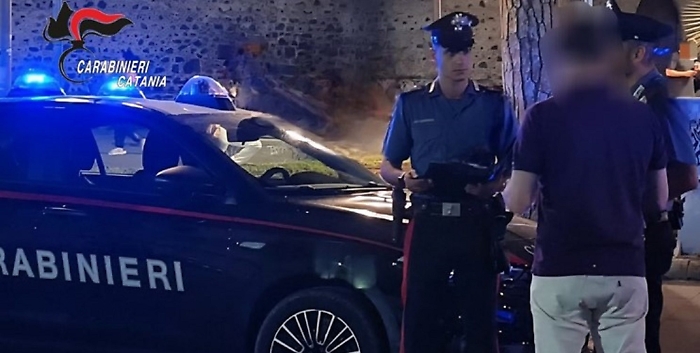 In auto con l'ex compagna, in via Capo Passero, v&igrave;ola divieto di avvicinamento: arrestato