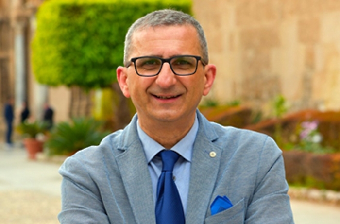 Palermo, stava presiedendo il consiglio di circoscrizione ma qualcuno ha provato a rubargli la moto