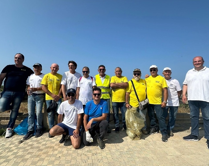 Gela, associazioni e politici al lavoro per ripulire l'arenile nei pressi dell'area archeologica