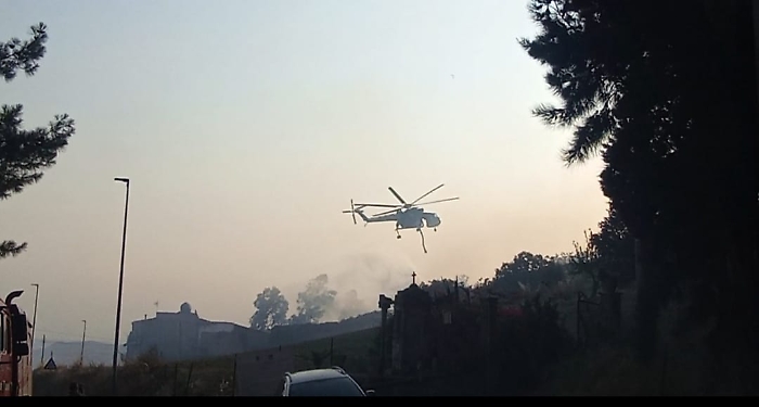 Caltagirone, incendio di matrice dolosa ha minacciato alcune abitazioni: intervenuti anche un canadair e un elicottero