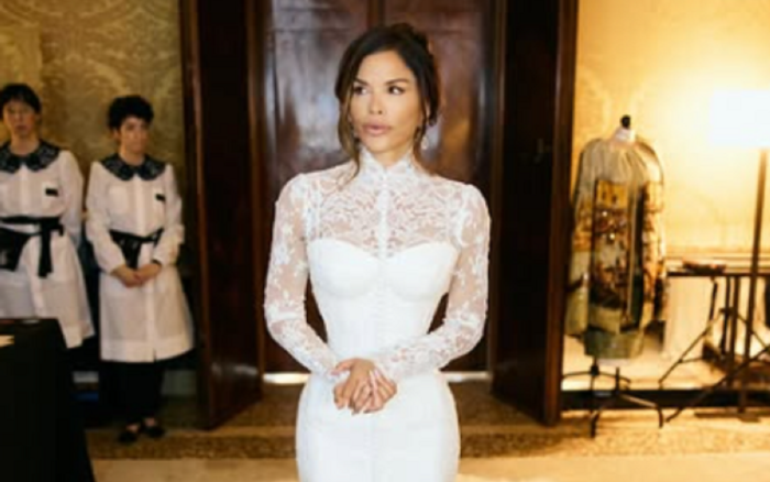 Nozze Bezos, la "vestizione" della sposa su Instagram: con lei anche Domenico Dolce