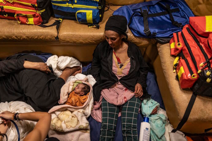 Open Arms soccorre 54 persone, tra cui due neonati, e si dirige verso Lampedusa