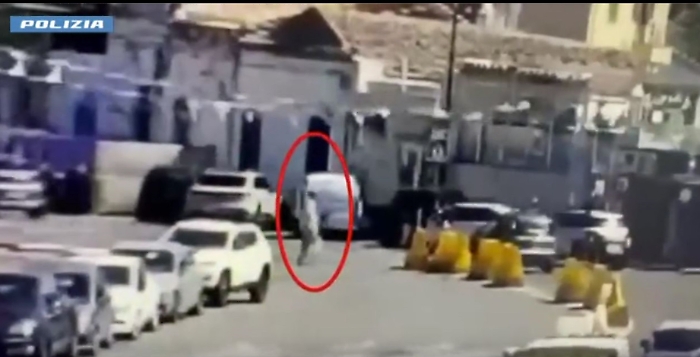 Le coltellate e la fuga disperata: Obama davanti al giudice per spiegare perch&eacute; ha ucciso Santo