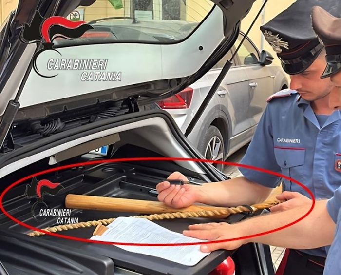 In auto con armi improprie: 45enne di Belpasso bloccato e denunciato a Catania