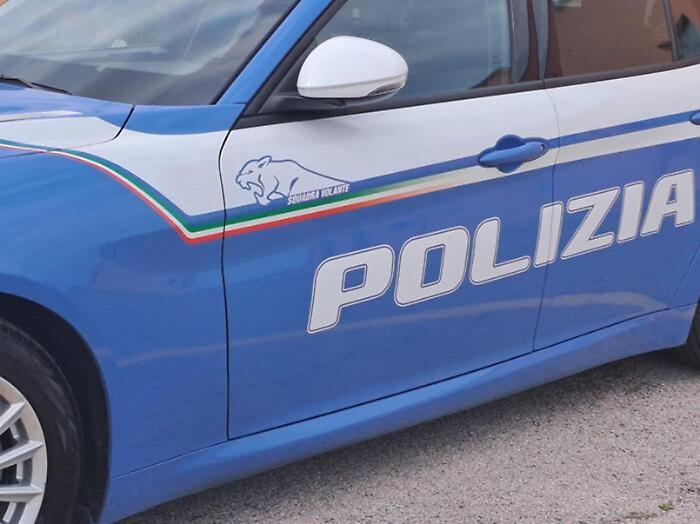 Rapina un poliambulatorio, scappa, inciampa, cade e il medico lo blocca: arrestato a Palermo ladro imbranato