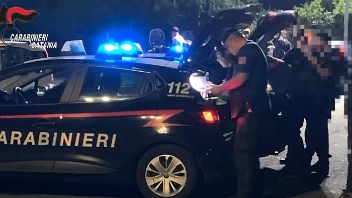 I contrasti tra due fidanzati coinvolgono le famiglie e finisce in rissa: 4 denunciati a Raddusa