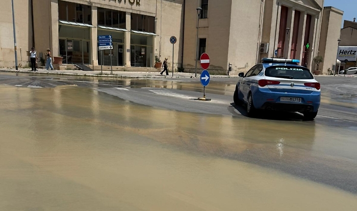 Agrigento: scoppia la condotta idrica, caos in piazza Vittorio Emanuele