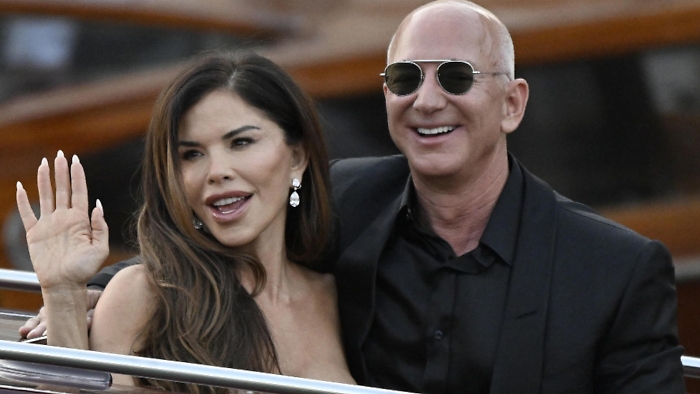 Nozze Bezos-Sanchez, gli sposi (e i vip invitati) lasciano Venezia: &laquo;Abbiamo condiviso un sogno&raquo;