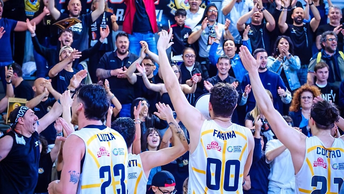Basket, la Siaz Piazza Armerina batte Avellino sulla sirena e vola in Serie B nazionale