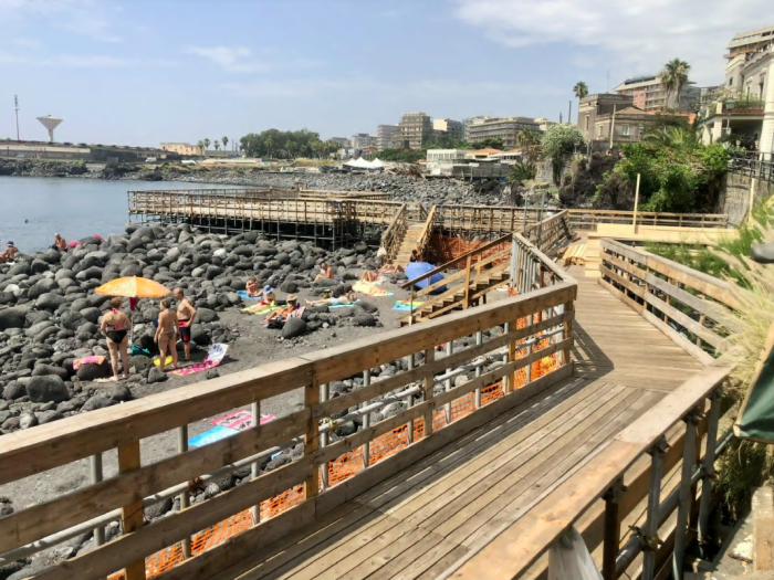 Catania, solarium per il mare gratis? Scusate il ritardo