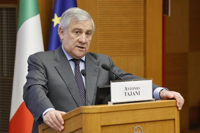 Iran, il ministro degli Esteri Tajani dopo i bombardamenti Usa: "Auguro una de-escalation"