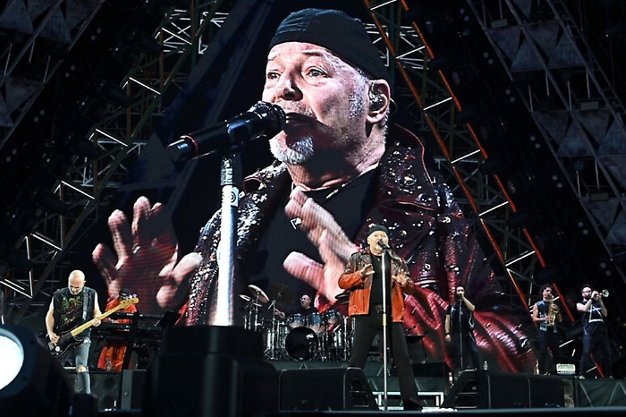 Vasco Rossi in concerto, treni speciali per Messina