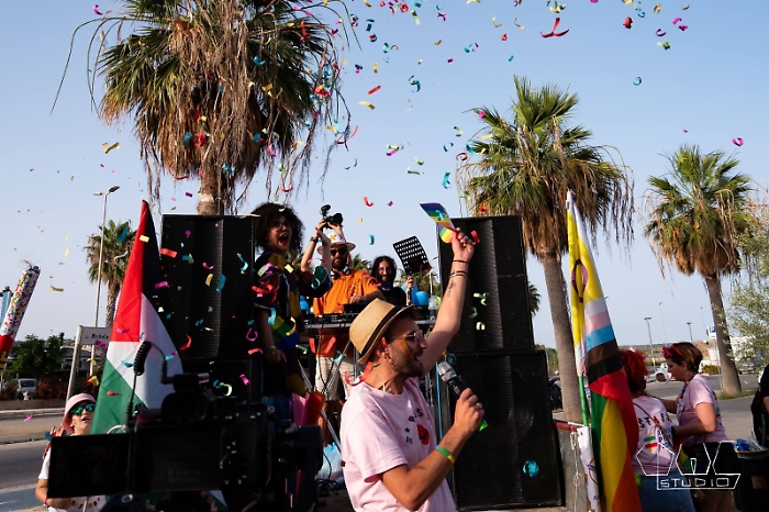 Marina di Ragusa si tinge dei colori del Ragusa Pride