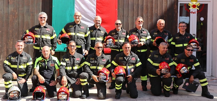 Siracusa, consegnati i caschi ai 12 neo-capisquadra dei Vigili del Fuoco