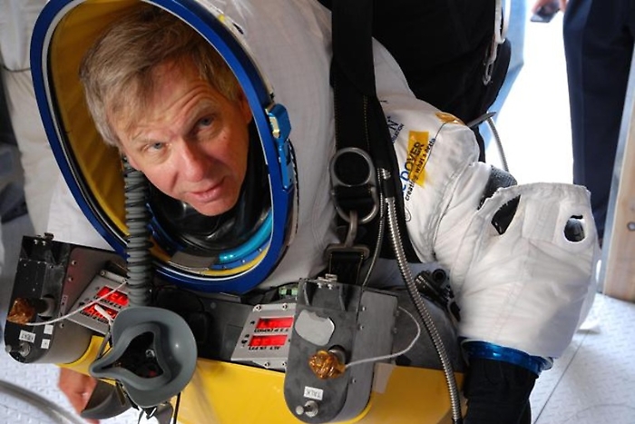 Google executive breaks altitude record for parachute jump