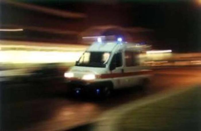 Ambulanza di corsa notturna