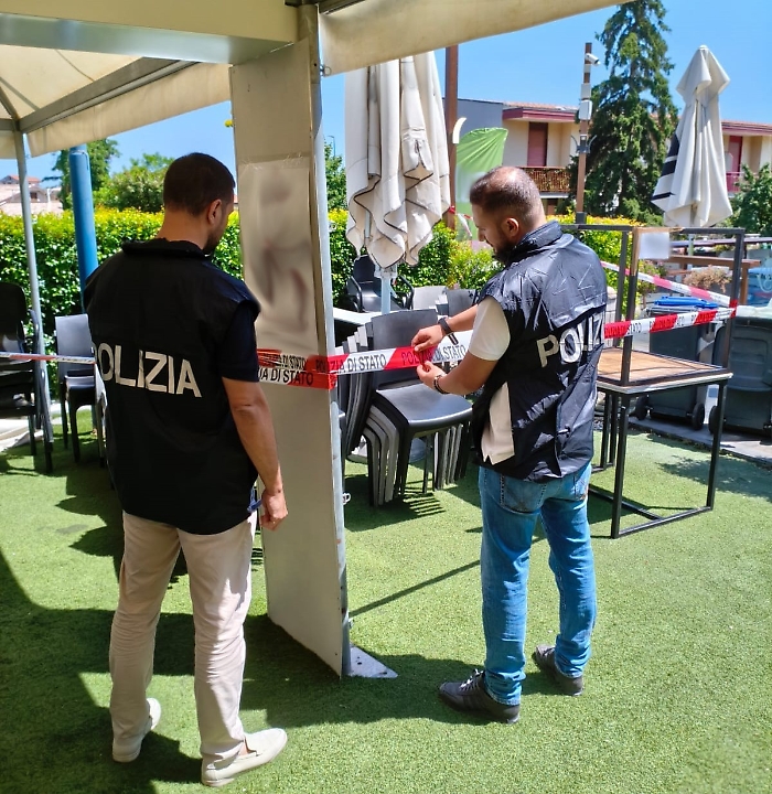 CHIOSCO TRASFORMATO IN UN BAR 1