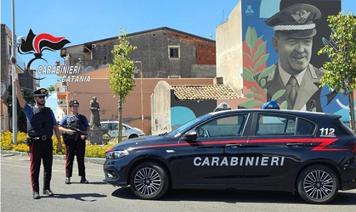 Controlli dei carabinieri a Motta Sant'Anastasia