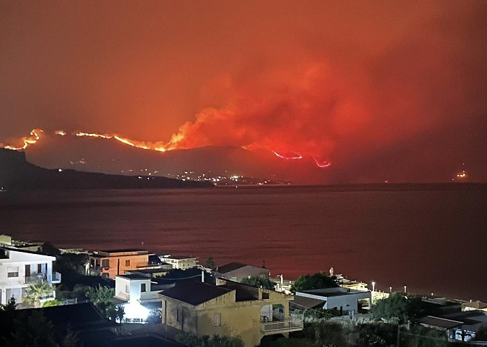 Incendio Zingaro foto Mimmo Turano