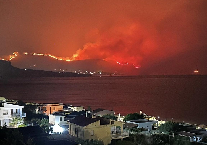 Incendio Zingaro foto Mimmo Turano