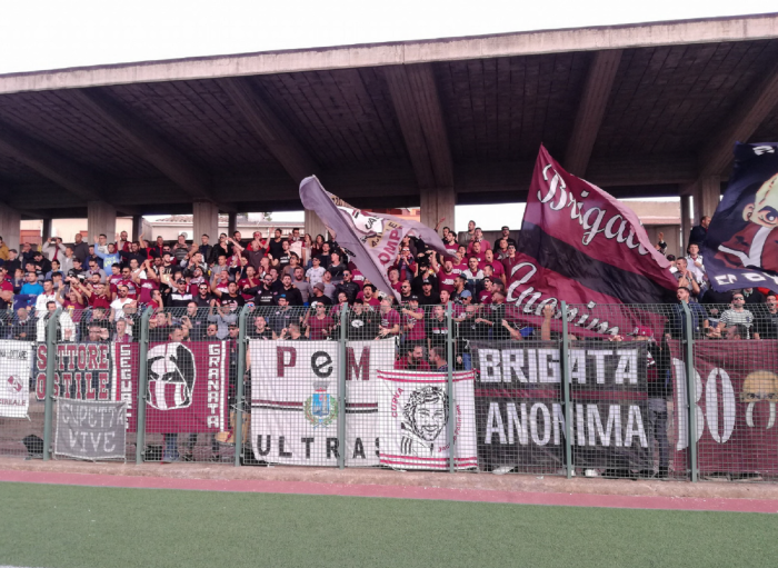 Acireale, tifosi in campo