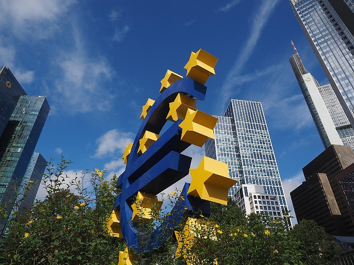 euro-sculpture-2867942_1280