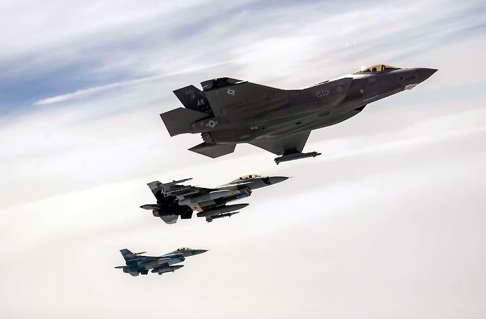 f35 ed f16 aeronautica militare usa