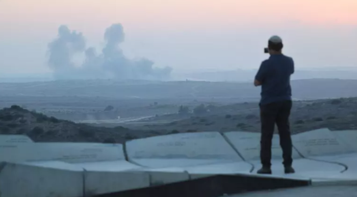 Altro attacco di Israele a Gaza: uccise 12 persone in un accampamento di sfollati