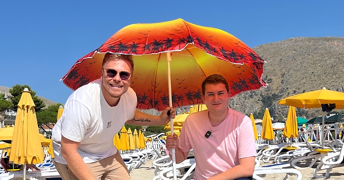 da sinistra Ismaele La Vardera e Matteo  Hallissey