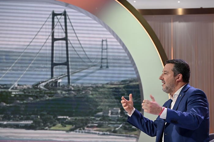 Ponte, la Stretto di Messina diventa stazione appaltante: iter pi&ugrave; veloce. Salvini: &laquo;Supereremo il Giappone con la campata unica pi&ugrave; lunga del mondo&raquo;