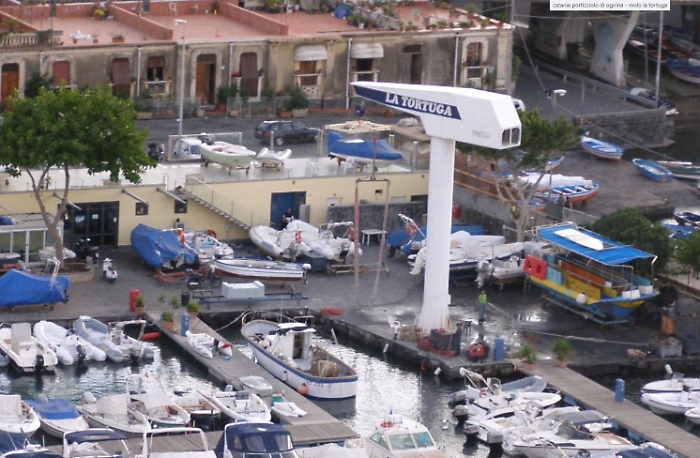 porticciolo ognina molo la tortuga