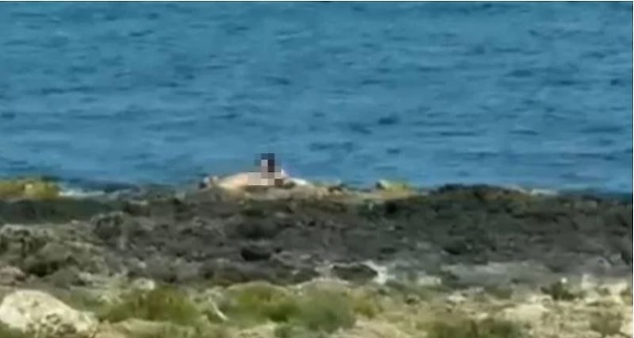 sesso in spiaggia (1)