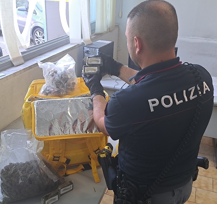 RIDER DELLA DROGA, TROVATO CON QUASI 3 CHILI E MEZZO DI SOSTANZA STUPEFACENTE ARRESTATO DALLA POLIZIA DI STATO PER DETENZIONE AI FINI DI SPACCIO