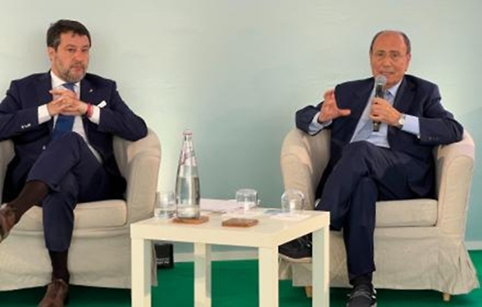 7002480F-7949-4199-906C-D19F634CB48E