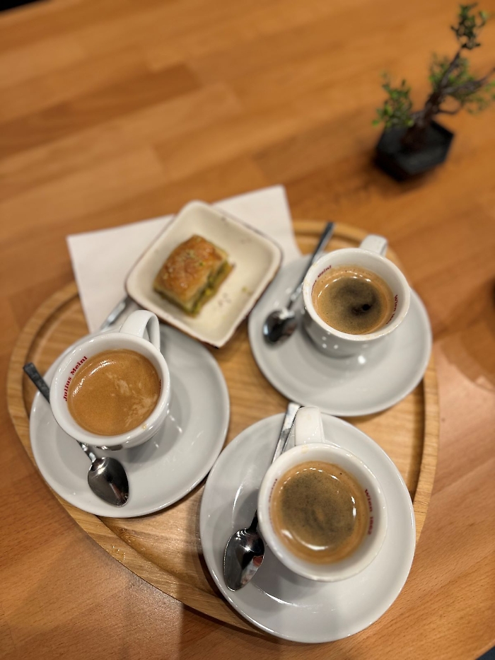 Caff&egrave;