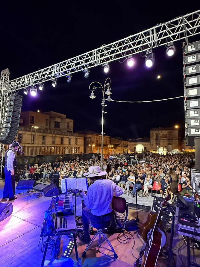 Il concerto di Capossela a Ragusa