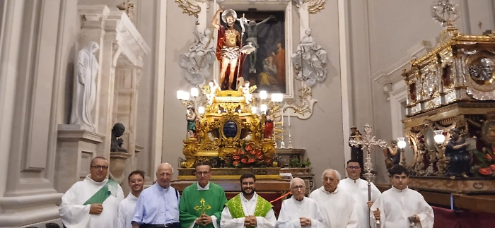 La celebrazione eucaristica con il sacerdote Alessio Leggio