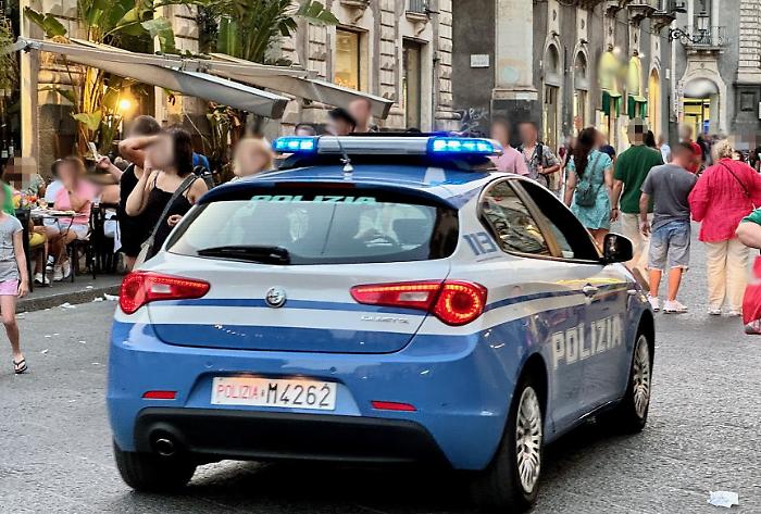 RUBA VESTITI E PROFUMI DEL VALORE DI CIRCA 700 EURO LA POLIZIA DI STATO ARRESTA LADRO SERIALE PER TENTATO FURTO AGGRAVATO.