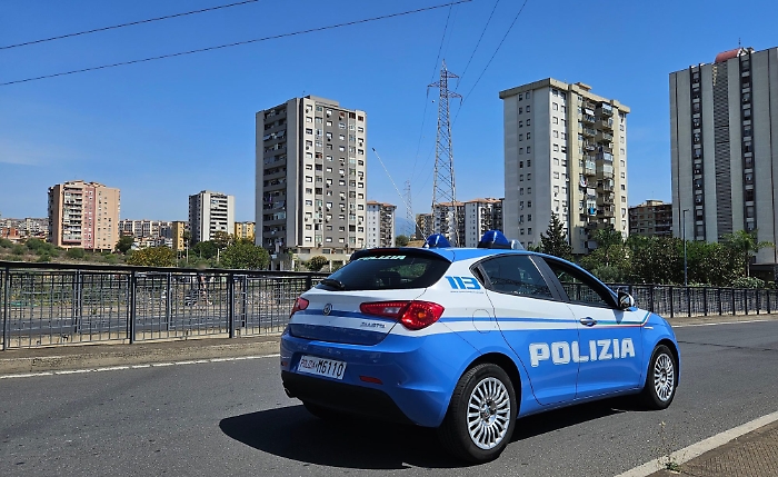 SI DISFANO DELLA DROGA DURANTE L&rsquo;INSEGUIMENTO ARRESTATI DALLA POLIZIA DI STATO DUE MINORI A BORDO DI UN MOTOCICLO SENZA CASCO