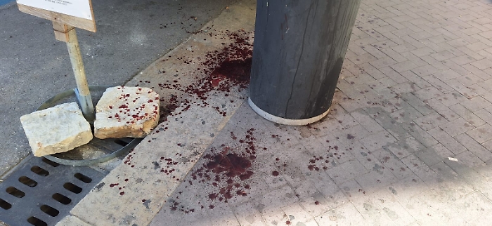 Sangue sui marciapiedi del centro storico a Modica