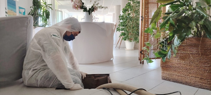 Sanificazione delle vasche dell'acqua della Termotech Italia all'Hotel Mida del 16 agosto