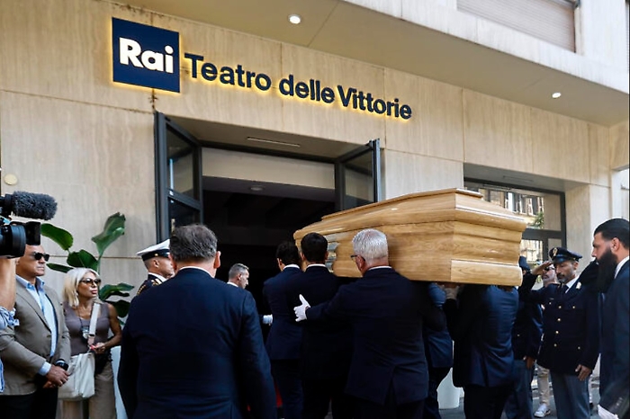 Teatro Vittorie Pippo Baudo foto Ansa