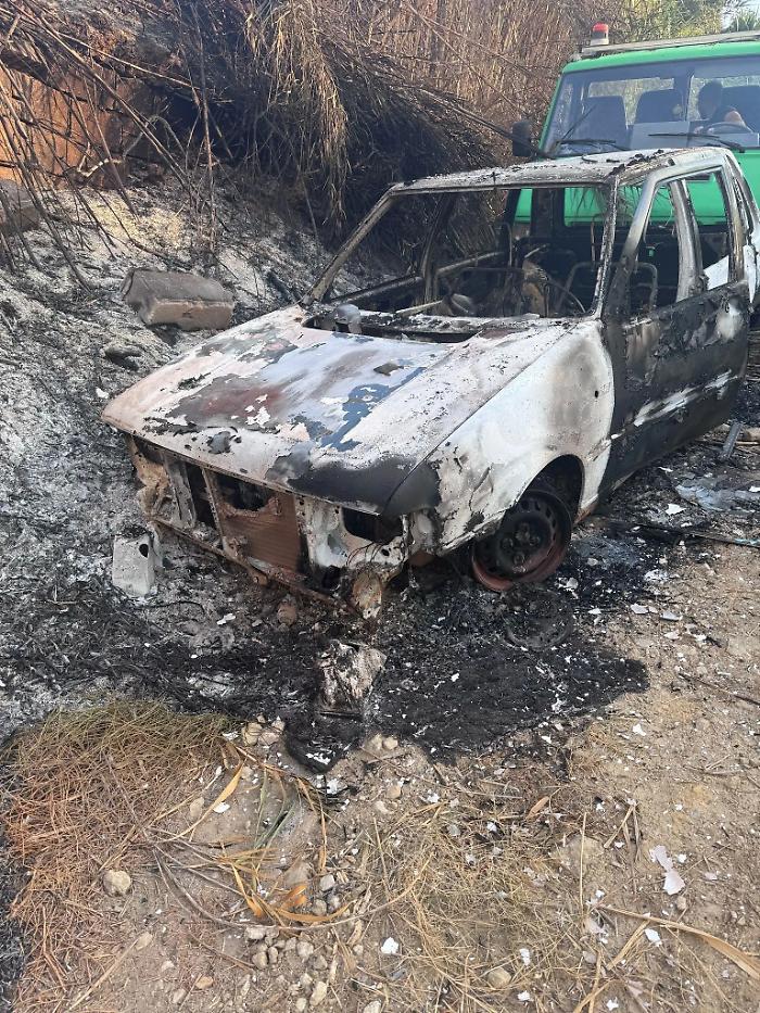 auto-bruciata-acate