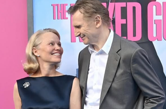 Pamela Anderson e Liam Neeson