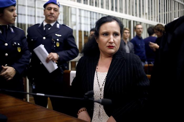 1758710428_aa6ba63d0725e3b2c9f4